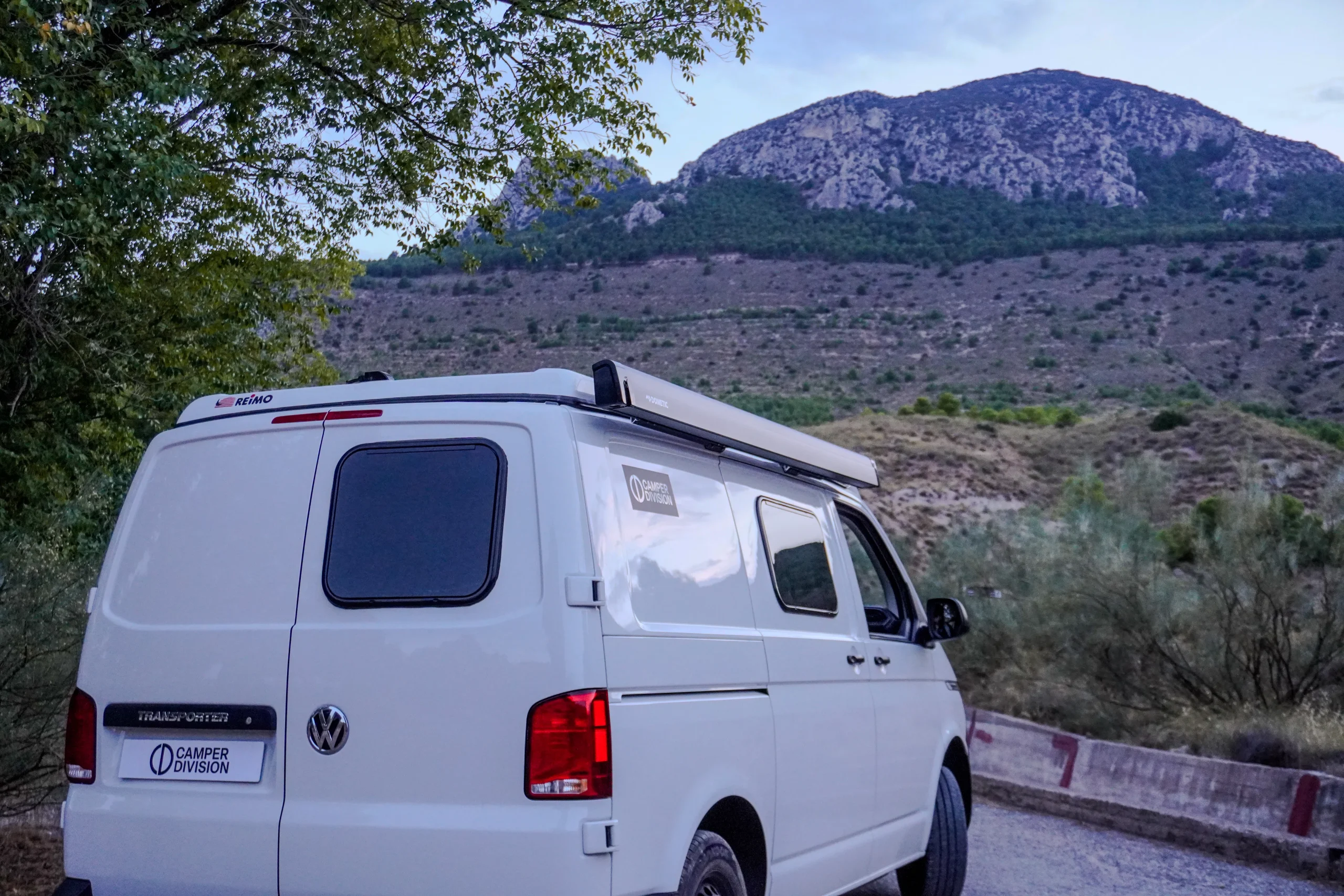 volkswagen-transporter-camper-05